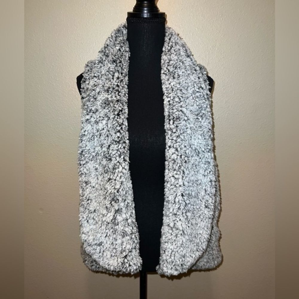 Cupio Plush‎ Sherpa Vest With Velour Lining Size Medium Black White Grey Pockets